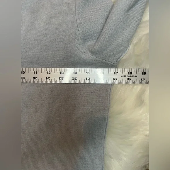 Aqua Cashmere 100 percent cashmere turtle neck long sleeve sweater size small - Picture 5 of 7